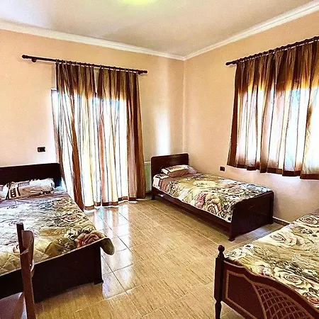 Paradise Hotel *